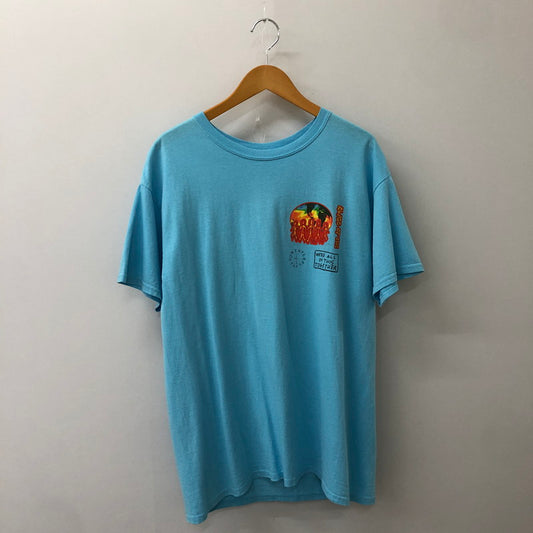【中古品】【メンズ】 TRAVIS SCOTT CACTUS JACK トラビス・スコット カクタスジャック × LeBron James レブロン・ジェームス 別注 コラボ CLASS OF 2020 S/S PRINT TEE プリント Tシャツ 半袖 トップス 142-250515-kk-17-tei サイズ：L カラー：ライトブルー 万代Net店