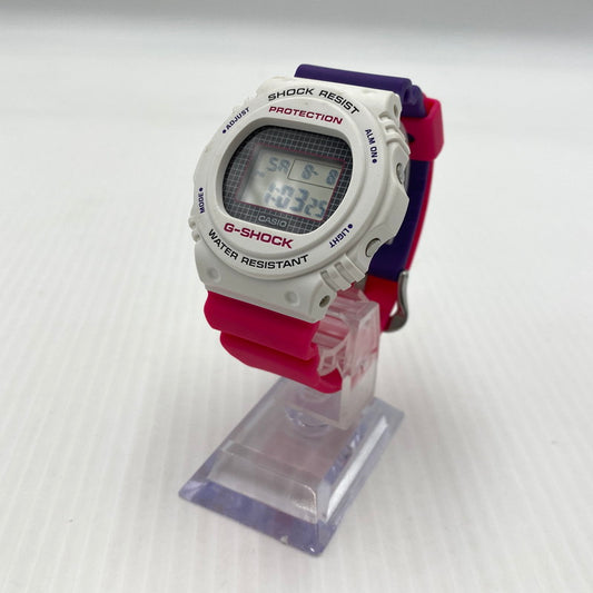 【中古品】【メンズ】 CASIO カシオ 5700SERIES BABY-G 25th ANNIVERSARY LOGO COLOR MODEL G-SHOCK DW-5700THB 5700シリーズ ベビージー 25周年ロゴカラー モデル ジーショック 腕時計 196-260808-yo-05-tei カラー：ホワイト/パープル/ピンク 万代Net店