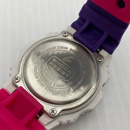 【中古品】【メンズ】 CASIO カシオ 5700SERIES BABY-G 25th ANNIVERSARY LOGO COLOR MODEL G-SHOCK DW-5700THB 5700シリーズ ベビージー 25周年ロゴカラー モデル ジーショック 腕時計 196-260808-yo-05-tei カラー：ホワイト/パープル/ピンク 万代Net店