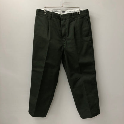【中古品】【メンズ】 × DICKIES ディッキーズ 別注 コラボ 23AW DICKES/PLEATED TROUSERS DICKIES-WM-PT14 ディッキーズ プレーテッド トラウザーズ ボトムス パンツ 151-250116-kk-12-fuzh サイズ：L カラー：オリーブ 万代Net店