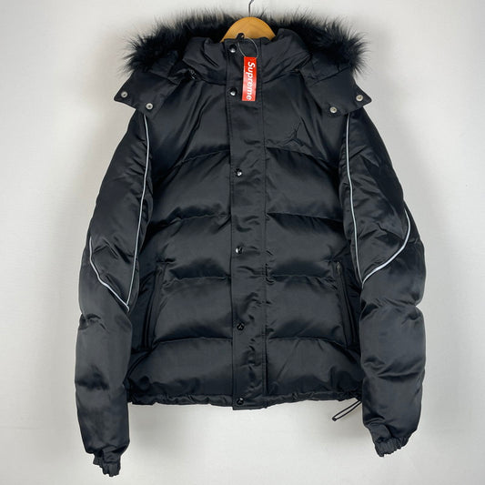 【中古品】【メンズ】 Supreme シュプリーム × JORDAN ジョーダン 別注 コラボ 24AW PUFFER JACKET パファー ジャケット アウター 149-251218-yy-02-tei サイズ：XL カラー：ブラック 万代Net店