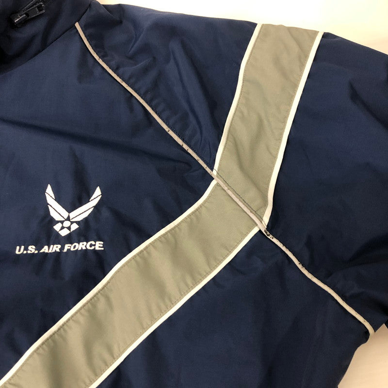 【現状渡し品】【メンズ】  U.S. AIR FORCE アメリカ空軍 PHYSICAL FITNESS JACKET 8415-01-518-4609 フィジカルフィットネスジャケット ライトアウター ミリタリージャケット 145-250221-kk-13-tei サイズ：S カラー：ネイビー 万代Net店