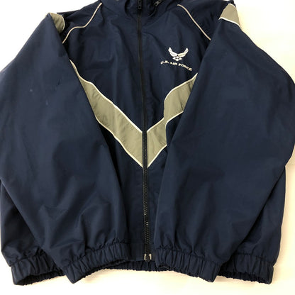 【現状渡し品】【メンズ】  U.S. AIR FORCE アメリカ空軍 PHYSICAL FITNESS JACKET 8415-01-518-4609 フィジカルフィットネスジャケット ライトアウター ミリタリージャケット 145-250221-kk-13-tei サイズ：S カラー：ネイビー 万代Net店