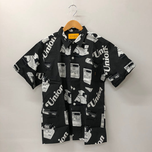 【中古美品】【メンズ】  UNION ORIGINAL ユニオン オリジナル 22SS SNAPSHOT WOVEN S/S SHIRT 1001010102921 スナップショット ウーブン ショートスリーブシャツ 半袖 トップス 142-250130-kk-26-tei サイズ：L カラー：ブラック 万代Net店