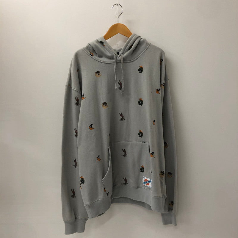 【中古美品】【メンズ】  DUMBGOOD ダムグッド × SPACE JAM スペースジャム コラボ UO EXCLUSIVE ALLOVER PRINT HOODIE SWEAT SHIRT エクスクルージブ オールオーバープリント フーディースウェット パーカー 142-250131-kk-41-tei サイズ：XL カラー：グレー 万代Net店