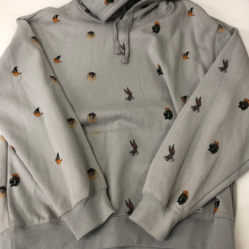 【中古美品】【メンズ】  DUMBGOOD ダムグッド × SPACE JAM スペースジャム コラボ UO EXCLUSIVE ALLOVER PRINT HOODIE SWEAT SHIRT エクスクルージブ オールオーバープリント フーディースウェット パーカー 142-250131-kk-41-tei サイズ：XL カラー：グレー 万代Net店