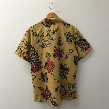 【中古品】【メンズ】  SK OLDIES SK オールディーズ 24SS PATTERN S/S SHIRT BLACKSTAR TATTOO JUN パターン ショートスリーブシャツ ブラックスター タトゥー ジュン 半袖 トップス 145-250212-kk-23-tei サイズ：M カラー：OCHER 万代Net店