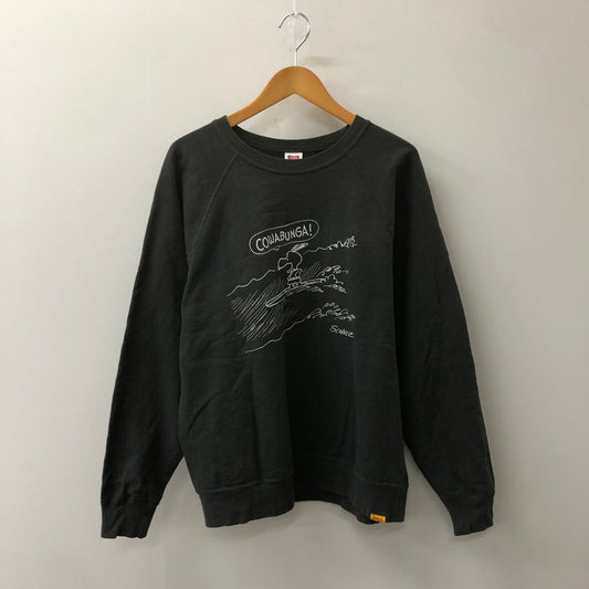 【中古品】【メンズ】 STANDARD CALIFORNIA スタンダードカリフォルニア × PEANUTS ピーナッツ 別注 コラボ 24SS SNOOPY SD COWABUNGA! CREW SWEAT スヌーピー SD カワバンガ クルースウェット トップス トレーナー 145-250212-kk-24-tei サイズ：L カラー：ブラック 万代Net店