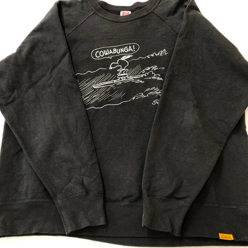 【中古品】【メンズ】 STANDARD CALIFORNIA スタンダードカリフォルニア × PEANUTS ピーナッツ 別注 コラボ 24SS SNOOPY SD COWABUNGA! CREW SWEAT スヌーピー SD カワバンガ クルースウェット トップス トレーナー 145-250212-kk-24-tei サイズ：L カラー：ブラック 万代Net店