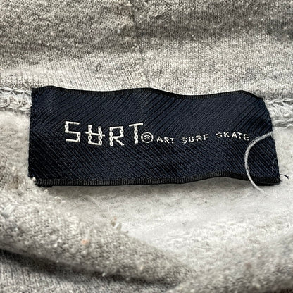 【中古品】【メンズ】 CHILLAX チラックス × SURF サート 別注コラボ LOGO HOODIE ロゴ フーディ 長袖 トップス プルオーバーパーカー 145-260720-sa-14-tei サイズ：XL カラー：グレー 万代Net店