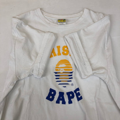 【中古品】【メンズ】 A BATHING APE アベイシングエイプ A RISING PRINT T-SHIRT 001TEK301047M ア ライジング プリント Tシャツ 半袖 トップス 142-250213-kk-07-tei サイズ：2XL カラー：ホワイト 万代Net店