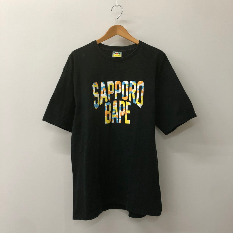 【中古品】【メンズ】 A BATHING APE アベイシングエイプ BAPE STORE JAPAN LIMITED NYC LOGO TEE 001TEK221063F ベイプストア ジャパン リミテッド NYCロゴ Tシャツ 札幌店限定モデル 半袖 トップス 142-250213-kk-15-tei サイズ：2XL カラー：ブラック 万代Net店