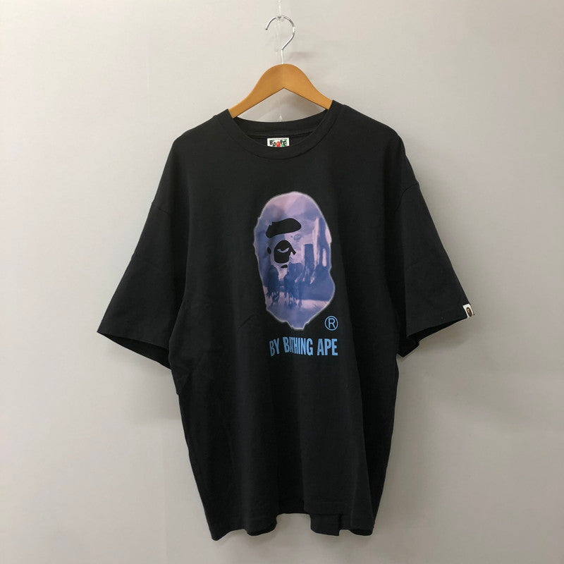 【中古品】【メンズ】 A BATHING APE アベイシングエイプ PAINTING RELAXED FIT GRAPHIC T-SHIRT 001TEK801305M ペインティング リラックスドフィット グラフィックTシャツ 半袖 トップス 142-250213-kk-16-tei サイズ：XL カラー：ブラック 万代Net店