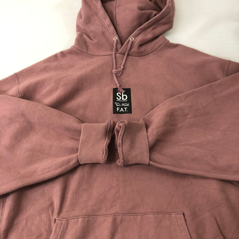 【中古品】【メンズ】 FAT エフエーティー × D.M. Dennis McGrath デニス・マクグラス 別注 コラボ  RUPP SB PHOTO HOODIE F32120-SW06-AB ルップ フォトフーディー トップス プルオーバーパーカー 142-250221-kk-04-tei サイズ：JUMBO (XXL) カラー：ワイン 万代Net店