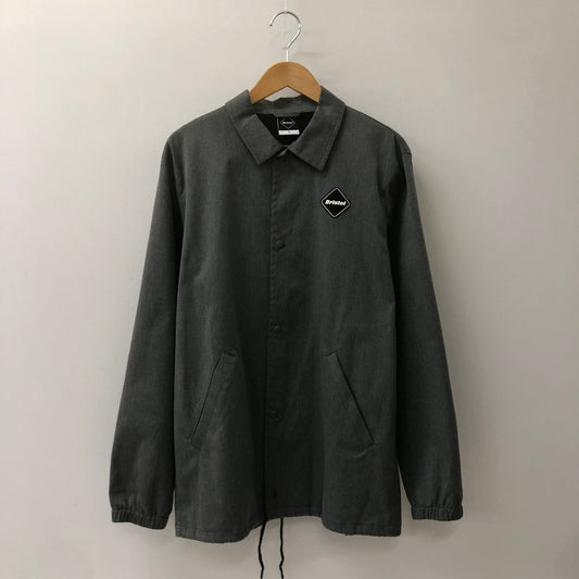 【中古品】【メンズ】 F.C.R.B. エフシーアールビー 17SS WIDE ARCH LOGO COACHES JACKET FCRB-170039 ワイド アーチロゴ コーチジャケット ライトアウター 142-250221-kk-35-tei サイズ：M カラー：グレー 万代Net店