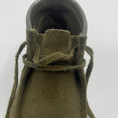 【中古品】【メンズ】 Clarks クラークス × Carhartt カーハート 別注 コラボ WALLABEE BOOT ワラビー ブーツ 靴 スウェード 164-251222-ko-03-tei サイズ：26.5ｃｍ カラー：カーキ 万代Net店