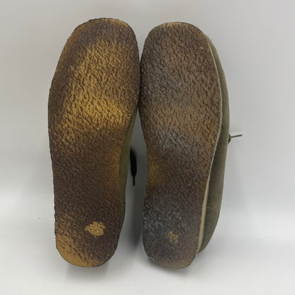 【中古品】【メンズ】 Clarks クラークス × Carhartt カーハート 別注 コラボ WALLABEE BOOT ワラビー ブーツ 靴 スウェード 164-251222-ko-03-tei サイズ：26.5ｃｍ カラー：カーキ 万代Net店