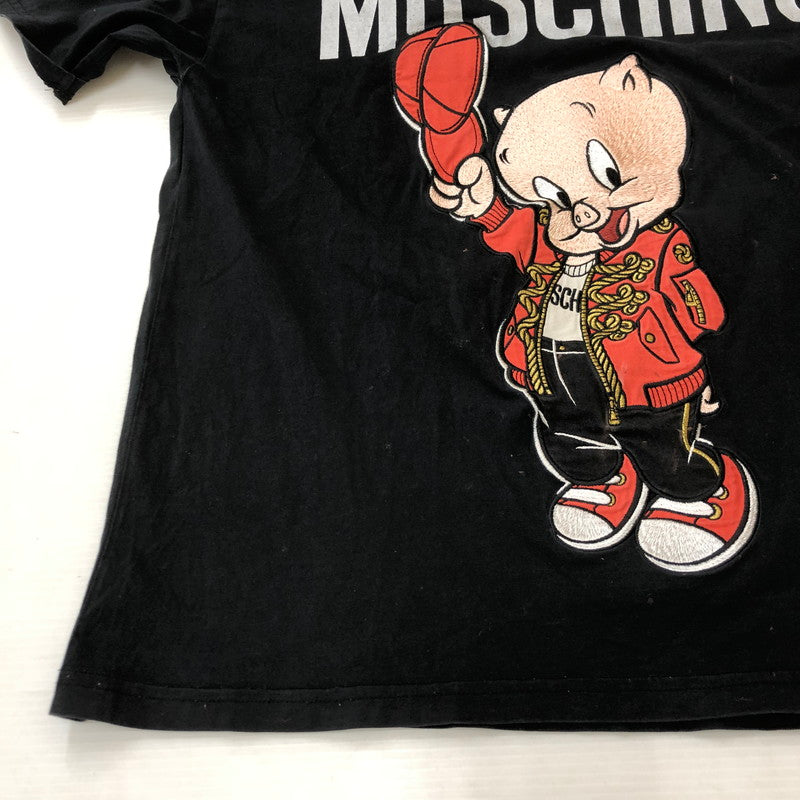 【中古品】【メンズ】 MOSCHINO モスキーノ × LOONEY TUNES ルーニーチューンズ 別注 コラボ Porky Pig PRINT S/S TEE 191D1A07791040 ポーキー・ピッグ プリント ショートスリーブ Tシャツ 半袖 トップス 141-250307-kk-02-tei サイズ：M カラー：ブラック 万代Net店