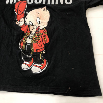 【中古品】【メンズ】 MOSCHINO モスキーノ × LOONEY TUNES ルーニーチューンズ 別注 コラボ Porky Pig PRINT S/S TEE 191D1A07791040 ポーキー・ピッグ プリント ショートスリーブ Tシャツ 半袖 トップス 141-250307-kk-02-tei サイズ：M カラー：ブラック 万代Net店