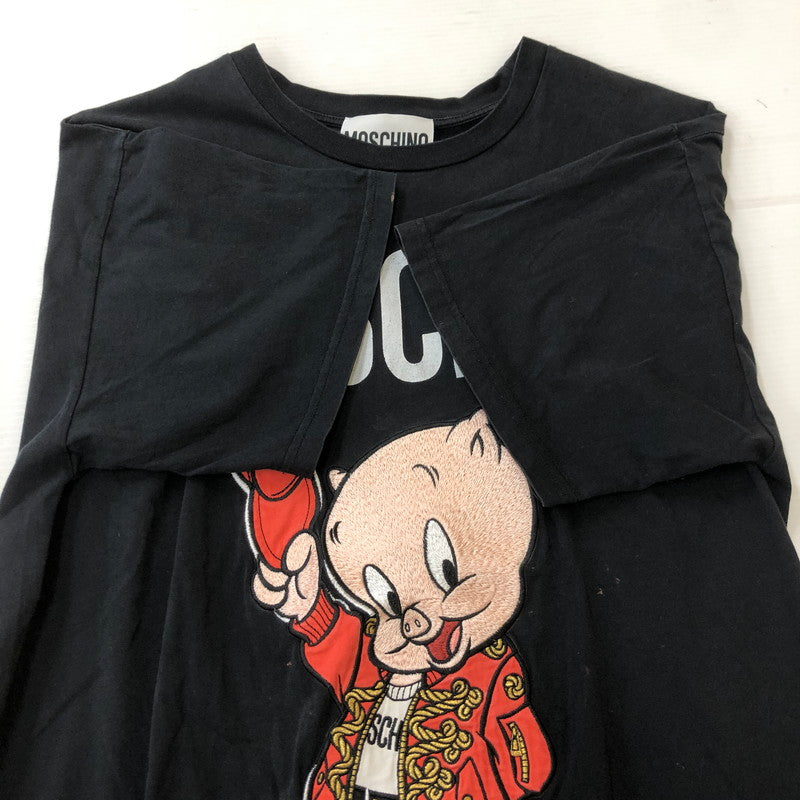 【中古品】【メンズ】 MOSCHINO モスキーノ × LOONEY TUNES ルーニーチューンズ 別注 コラボ Porky Pig PRINT S/S TEE 191D1A07791040 ポーキー・ピッグ プリント ショートスリーブ Tシャツ 半袖 トップス 141-250307-kk-02-tei サイズ：M カラー：ブラック 万代Net店