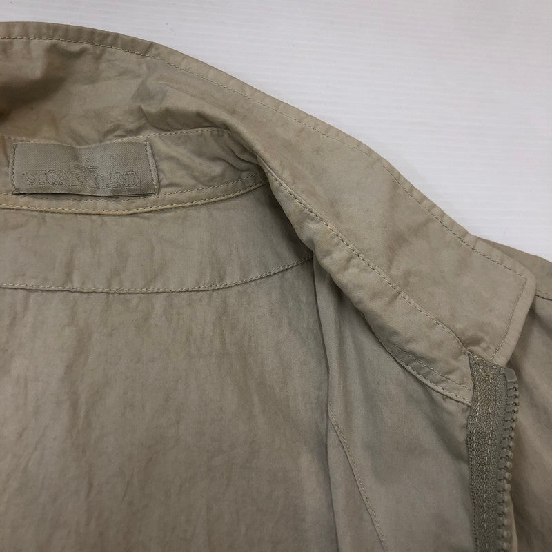 【中古品】【メンズ】 STONE ISLAND ストーンアイランド 19SS GHOST RESIN COTTON ZIP OVERSHIRT 7015103F2 ゴースト レジン コットン ジップ オーバーシャツ 長袖 トップス 140-250306-kk-02-tei サイズ：L カラー：ベージュ 万代Net店