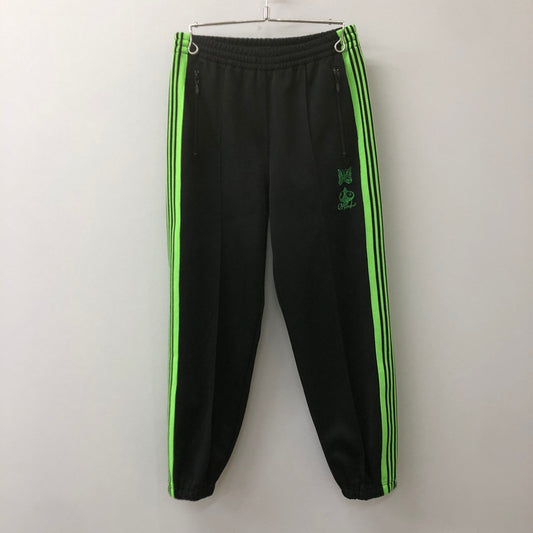 【中古品】【メンズ】 Needles ニードルス × END OF THE WORLD エンドオブザワールド 別注 コラボ ZIPPED TRACK PANTS POLY SMOOTH KP986 ジップド トラックパンツ ボトムス ジャージ 151-250306-kk-54-tei サイズ：S カラー：ブラック 万代Net店