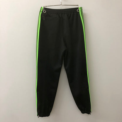 【中古品】【メンズ】 Needles ニードルス × END OF THE WORLD エンドオブザワールド 別注 コラボ ZIPPED TRACK PANTS POLY SMOOTH KP986 ジップド トラックパンツ ボトムス ジャージ 151-250306-kk-54-tei サイズ：S カラー：ブラック 万代Net店