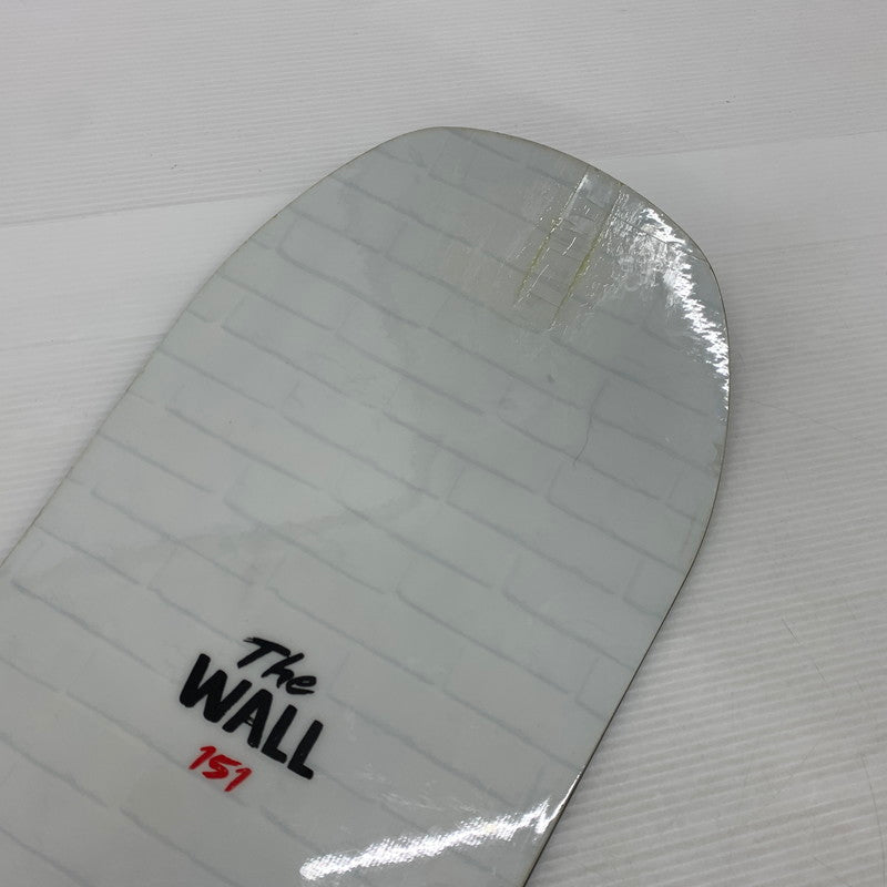 【現状渡し品】【メンズ/レディース】 SALOMON サロモン × BANKSY バンクシー THE WALL SNOWBOARD ザ ウォール スノーボード ウィンタースポーツ 151 117-261005-ko-03-teih カラー：ホワイト/ブラック 万代Net店