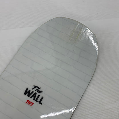 【現状渡し品】【メンズ/レディース】 SALOMON サロモン × BANKSY バンクシー THE WALL SNOWBOARD ザ ウォール スノーボード ウィンタースポーツ 151 117-261005-ko-03-teih カラー：ホワイト/ブラック 万代Net店