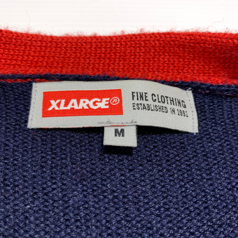 【中古品】【メンズ】 X-LARGE エクストララージ WOOL CARDIGAN 0124303 ウールカーディガン トップス ボタンダウン ニット 142-260716-ko-04-tei サイズ：M カラー：ネイビー/レッド 万代Net店