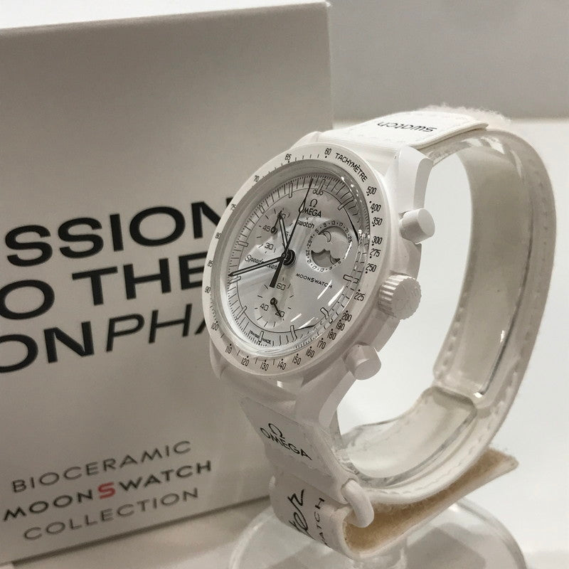 【中古品】【レディース】 OMEGA オメガ×SWATCH×SNOOPY BIOCERAMIC MOONSWATCH MISSION TO THE MOON PHASE 時計 腕時計 箱・説明書付き ※箱傷みあり 197-261014-io-11-fuzh カラー：ホワイト 万代Net店