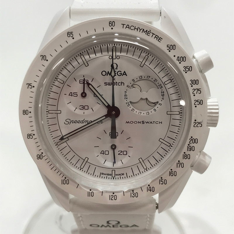【中古品】【レディース】 OMEGA オメガ×SWATCH×SNOOPY BIOCERAMIC MOONSWATCH MISSION TO THE MOON PHASE 時計 腕時計 箱・説明書付き ※箱傷みあり 197-261014-io-11-fuzh カラー：ホワイト 万代Net店