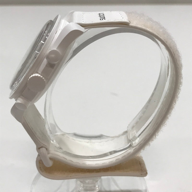 【中古品】【レディース】 OMEGA オメガ×SWATCH×SNOOPY BIOCERAMIC MOONSWATCH MISSION TO THE MOON PHASE 時計 腕時計 箱・説明書付き ※箱傷みあり 197-261014-io-11-fuzh カラー：ホワイト 万代Net店