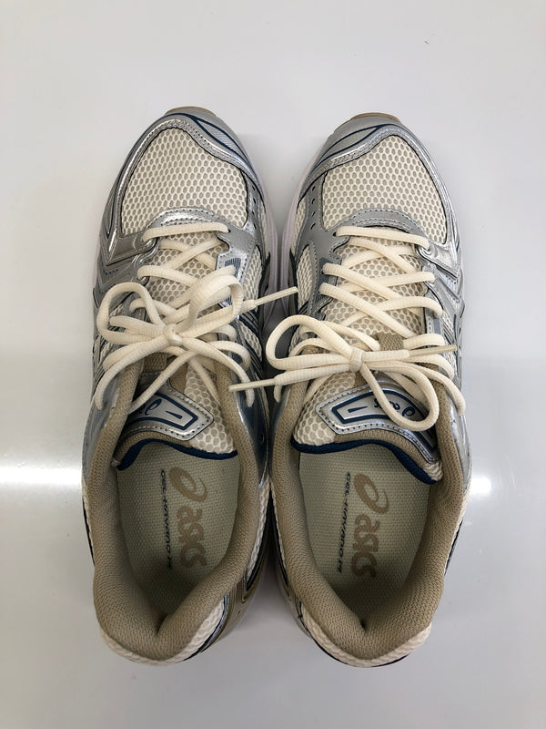 【中古品】【メンズ】 ASICS アシックス 1201A019 GEL-KAYANO 14 ゲル カヤノ 靴 シューズ スニーカー 162-260924-AS-44-hon サイズ：28cm US10 カラー：CREAM/PURE SILVER 万代Net店