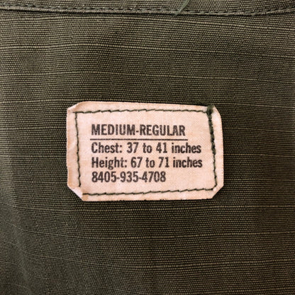 【中古品】【メンズ】 U.S. ARMY アメリカ軍 70's 5th JUNGLE FATIGUE JACKET DSA100-70-C-0208 8405-935-4708 VINTAGE 70年代 ジャングルファティーグジャケット ヴィンテージ 145-250329-kk-05-tei サイズ：M-R カラー：オリーブ 万代Net店