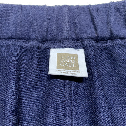 【中古品】【メンズ】 STANDARD CALIFORNIA スタンダードカリフォルニア SD LOGO SWEAT PANTS ロゴ スウェット パンツ ボトムス イージーパンツ 156-260716-ko-19-tei サイズ：L カラー：ネイビー 万代Net店