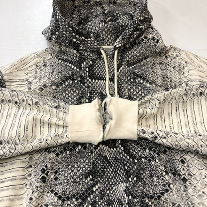 【中古品】【メンズ】 Carhartt WIP カーハート ワークインプログレス HOODED SNAKE AOP SWEATSHIRT A251051 フーデッド スネーク AOP スウェットシャツ トップス プルオーバーフーディー パーカー 145-250404-kk-18-tei サイズ：S カラー：グレー 万代Net店