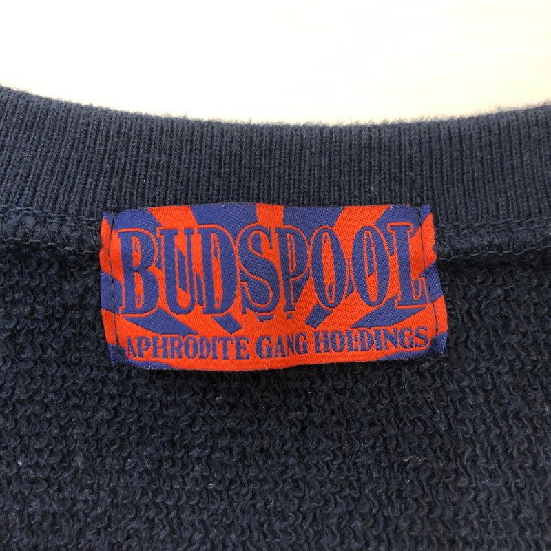 【中古品】【メンズ】 BUDSPOOL バッズプール RYU ONEPOINT LOGO CREWNECK SWEATSHIRT APHRODITEGANG リュー ワンポイント 刺繍 クルーネックスウェットシャツ トップス トレーナー アフロディーテギャング 140-250404-kk-16-tei サイズ：XXL カラー：ネイビー 万代Net店