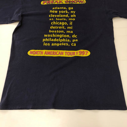 【中古品】【メンズ】 WILD OATS ワイルド・オーツ 90's SILVERCHAIR FREAK SHOW NORTH AMERICAN TOUR 1997 S/S TEE シルバーチェアー フリーク・ショウ ノースアメリカンツアー 1997 Tシャツ 半袖 トップス 145-250406-kk-21-tei サイズ：L カラー：ネイビー 万代Net店