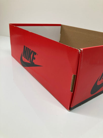 【中古品】【メンズ】 NIKE ナイキ × CLOT クロット 別注 コラボ AIR JORDAN 1 MID SE FEARLESS CU2804-100 エアジョーダン 1 ミッド シーズナルエディション フィアレス スニーカー 靴 160-260718-kk-34-hon カラー：WHITE/BLACK-RED 万代Net店