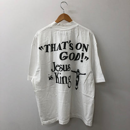 【中古品】【メンズ】 CACTUS PLANT FLEA MARKET カクタスプラントフリー マーケット × KANYE WEST カニエ・ウエスト 別注 コラボ KW CPFM JIK TEE 半袖 Tシャツ トップス 142-250426-kk-18-fuz サイズ：XL カラー：ホワイト 万代Net店