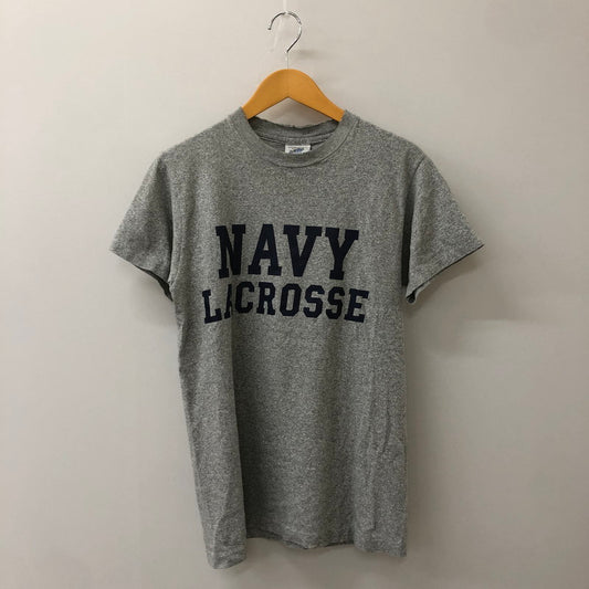 【中古品】【メンズ】 NAVAL ACADEMY GIFT SHOP ナバルアカデミー ギフトショップ 90's NAVY LACROSSE S/S PRINT TEE 90年代 ネイビー ラクロス ショートスリーブ プリントTシャツ 半袖 トップス 145-250430-kk-53-tei サイズ：表記無し 下記参照 カラー：グレー 万代Net店