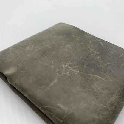【現状渡し品】【メンズ】 所作 Shosa オイルヌバック ショートウォレット2.0 財布 二つ折り レザーウォレット 200-260712-ko-09-tei カラー：グレー 万代Net店