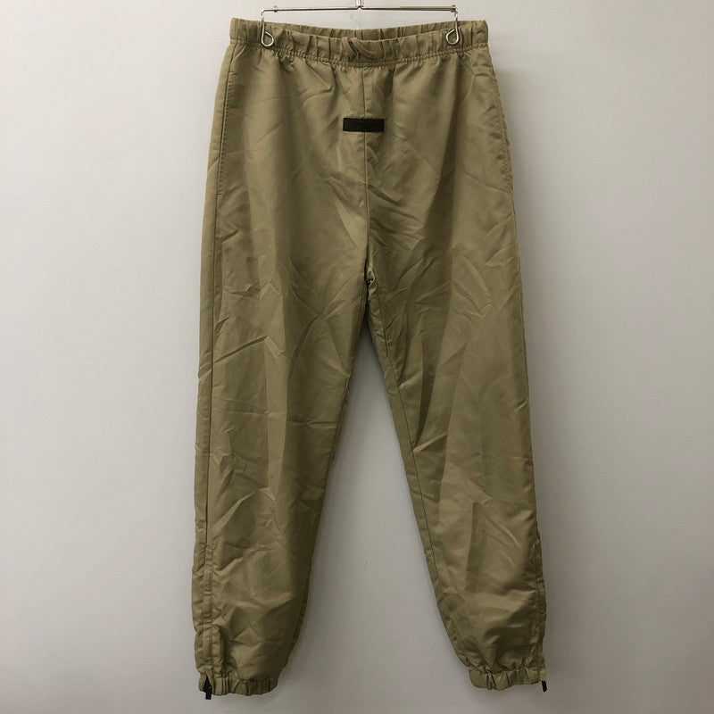 【中古品】【メンズ】 FEAR OF GOD ESSENTIALS フィアーオブゴッド エッセンシャルズ NYLON TRACK PANTS ナイロントラックパンツ ボトムス 153-250522-kk-49-tei サイズ：M カラー：TAN 万代Net店