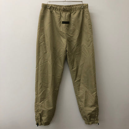 【中古品】【メンズ】 FEAR OF GOD ESSENTIALS フィアーオブゴッド エッセンシャルズ NYLON TRACK PANTS ナイロントラックパンツ ボトムス 153-250522-kk-49-tei サイズ：M カラー：TAN 万代Net店