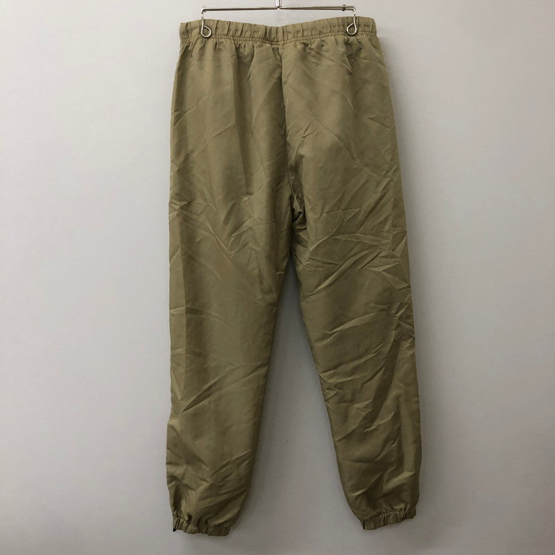 【中古品】【メンズ】 FEAR OF GOD ESSENTIALS フィアーオブゴッド エッセンシャルズ NYLON TRACK PANTS ナイロントラックパンツ ボトムス 153-250522-kk-49-tei サイズ：M カラー：TAN 万代Net店