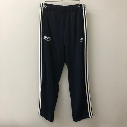 【中古美品】【メンズ】 adidas アディダス × WAKE SAPPORO ウェイク サッポロ 別注 コラボ CLASSICS FIREBIRD TRACK PANTS IM9471 クラシックス ファイヤーバード トラックパンツ ボトムス ジャージ 153-250604-kk-26-tei サイズ：L カラー：ネイビー 万代Net店