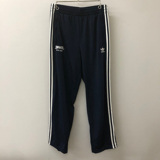 【中古美品】【メンズ】 adidas アディダス × WAKE SAPPORO ウェイク サッポロ 別注 コラボ CLASSICS FIREBIRD TRACK PANTS IM9471 クラシックス ファイヤーバード トラックパンツ ボトムス ジャージ 153-250604-kk-26-tei サイズ：L カラー：ネイビー 万代Net店