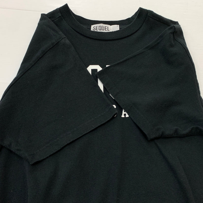 【中古品】【メンズ】 SEQUEL シークウェル OMOTESANDO LOGO TEE 表参道 ロゴ Tシャツ 半袖 トップス 142-260730-sa-13-tei サイズ：S カラー：ブラック 万代Net店
