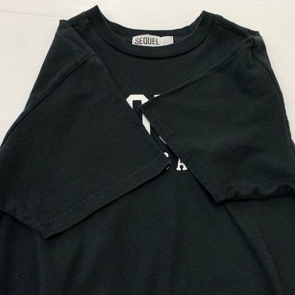 【中古品】【メンズ】 SEQUEL シークウェル OMOTESANDO LOGO TEE 表参道 ロゴ Tシャツ 半袖 トップス 142-260730-sa-13-tei サイズ：S カラー：ブラック 万代Net店